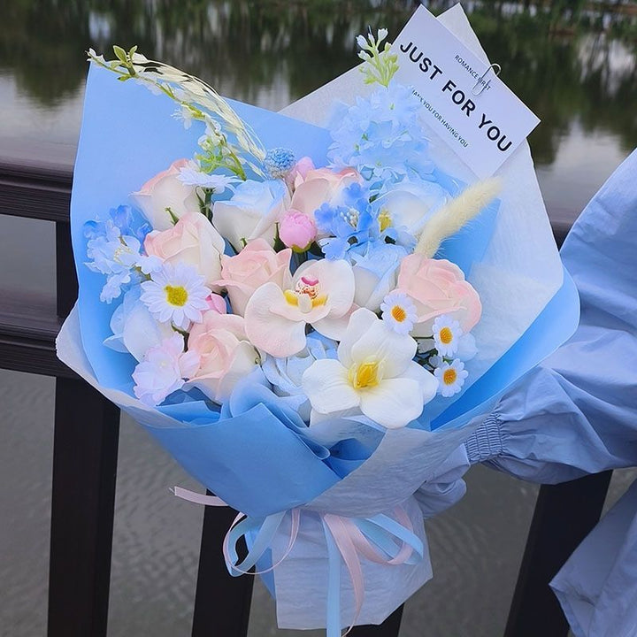 Eleganter Faux-Blumenstrauß