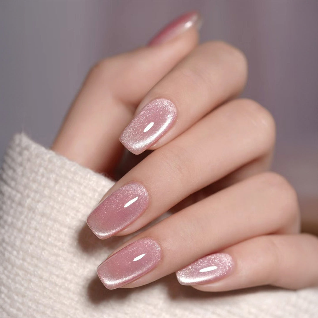 Glamouröses Kunstnagelset mit Glitzer- und Glamourakzenten Karnz
