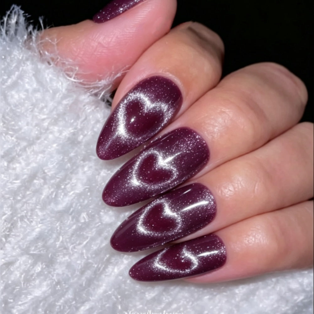 Kunstnägel mit Romantischem Herzdesign Karnz