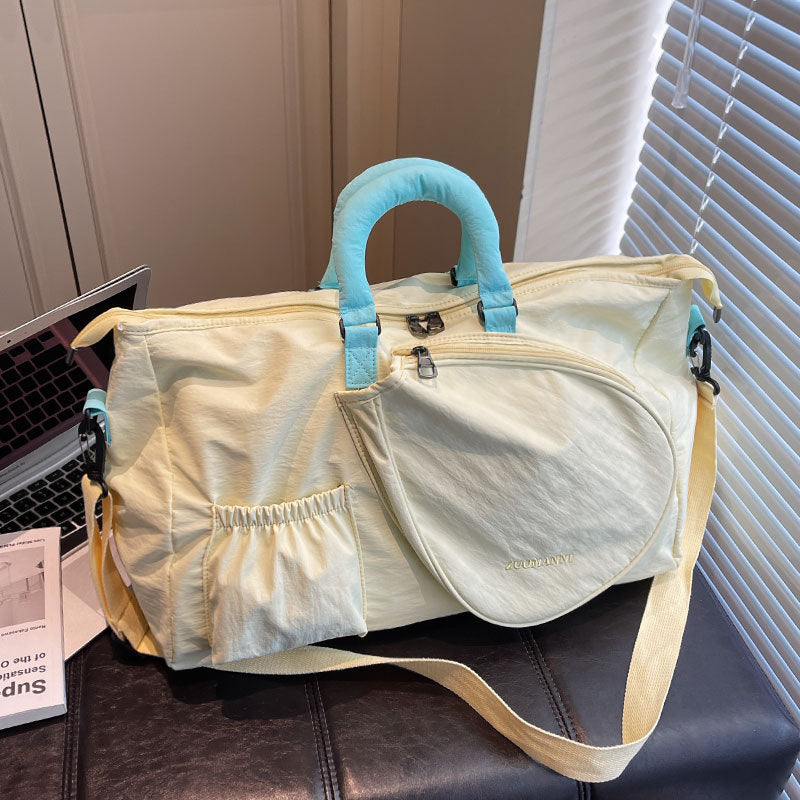 Multifunktionale Reisetasche mit verstellbaren Trägern