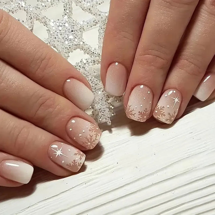 Künstlerische winterliche Nail Art Karnz
