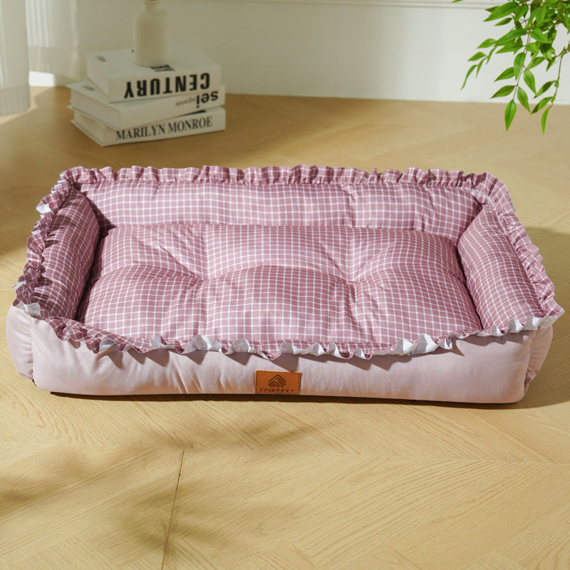 Elegantes Rüschentierbett