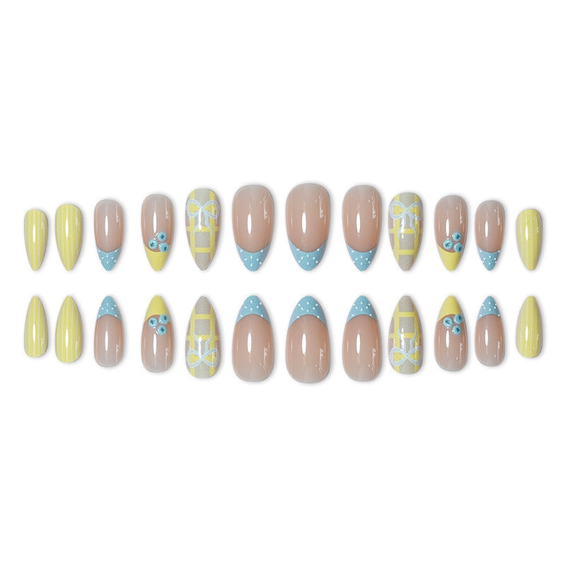 Designer Press-On Nail Art Set mit einzigartigen Mustern Karnz