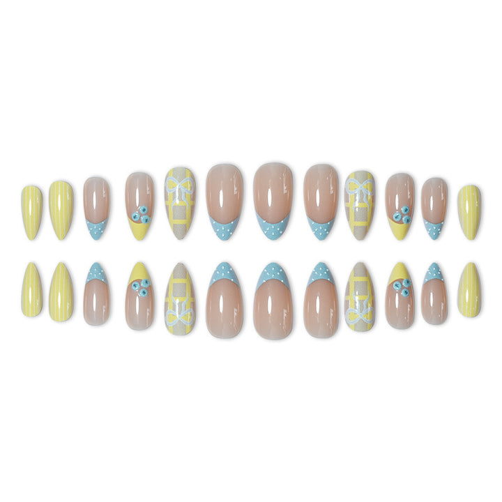 Designer Press-On Nail Art Set mit einzigartigen Mustern Karnz