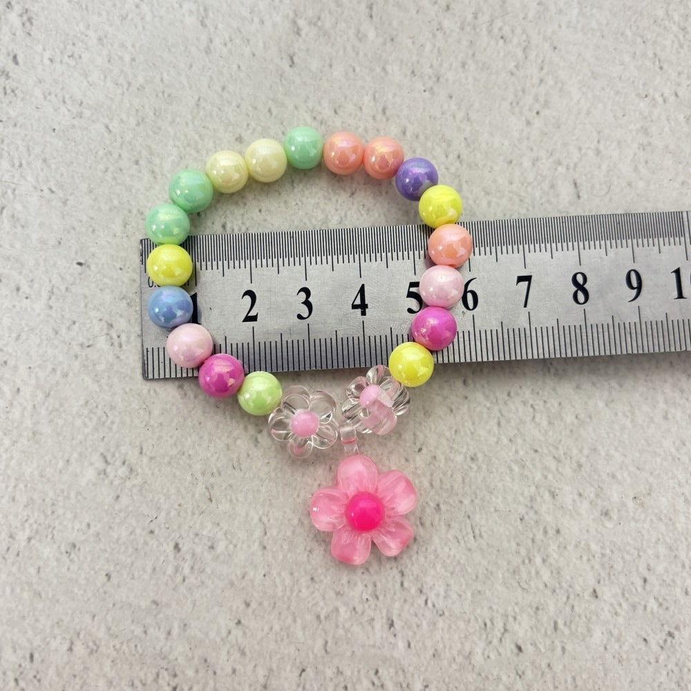 Buntes Armband mit Blumenanhängern Karnz