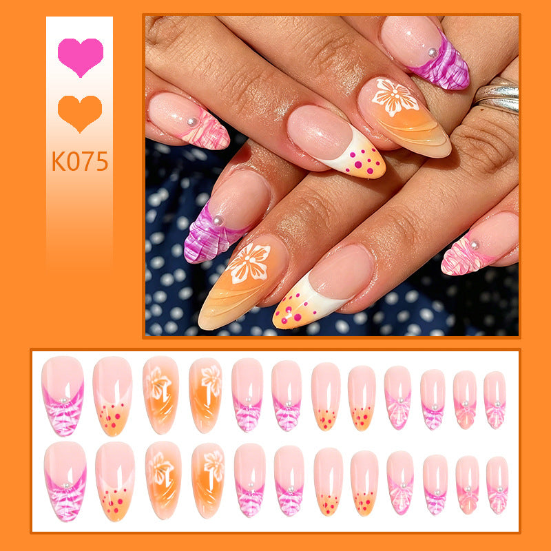 Kunstnagelset mit exotischen Blumenmustern und Glitzerakzenten Karnz