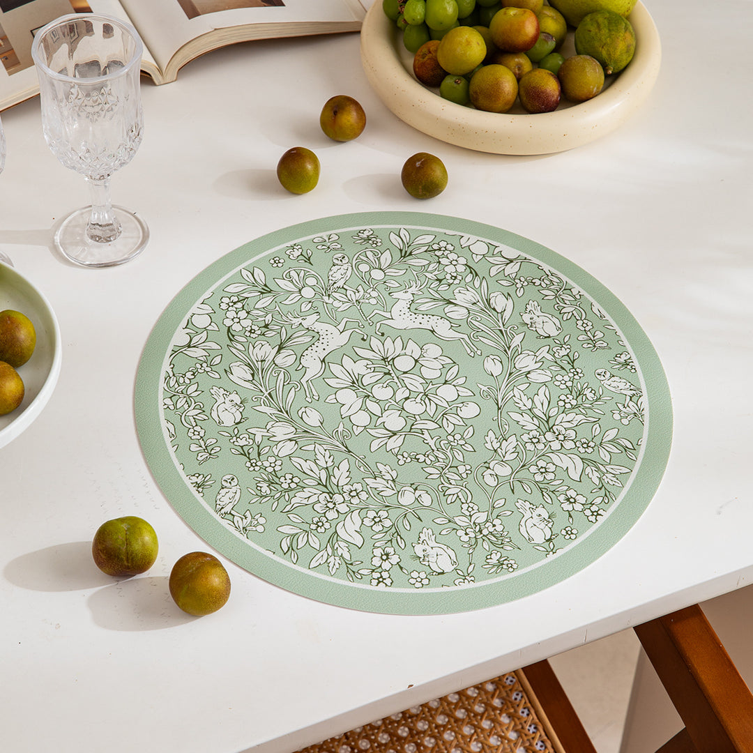 Runder dekorativer Teppich mit floraler Tierillustration und feiner Jacquardstruktur Karnz