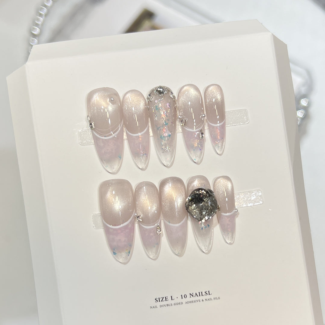 Elegantes Press-On Nagelkunstset mit dekorativen Verzierungen
