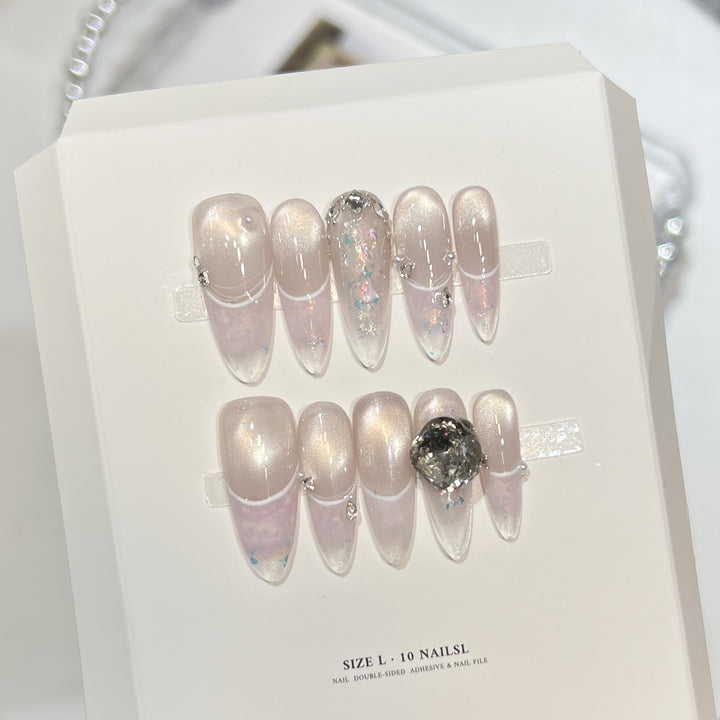 Elegantes Press-On Nagelkunstset mit dekorativen Verzierungen