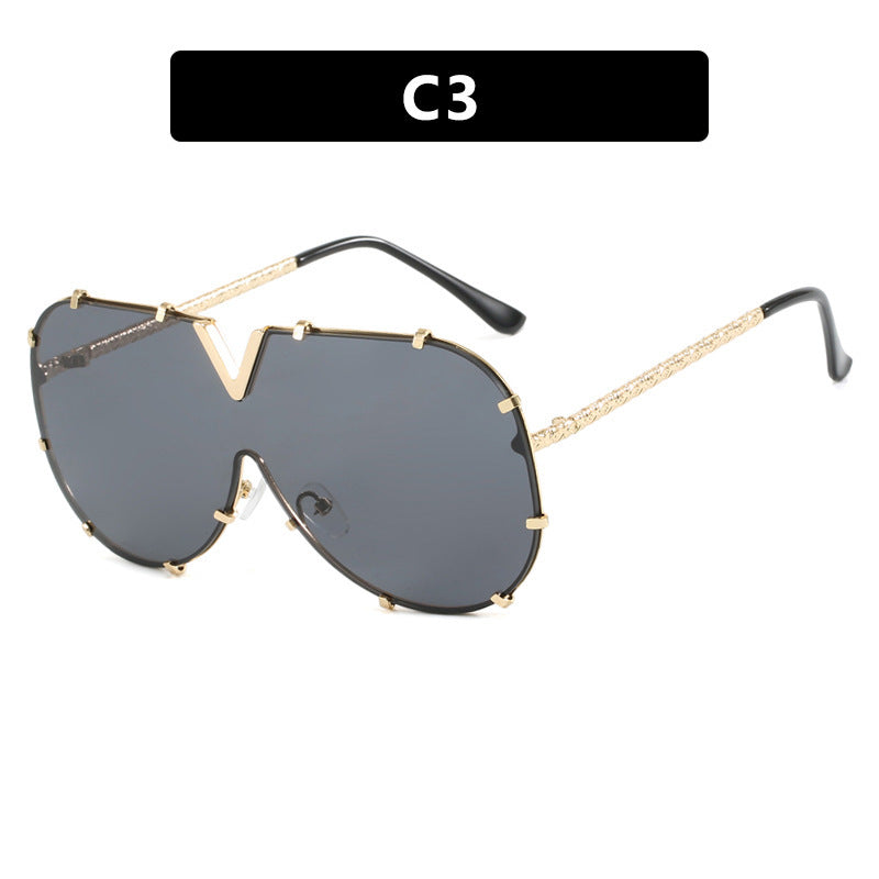 Damen oversized Schutzbrille im modernen Design Karnz