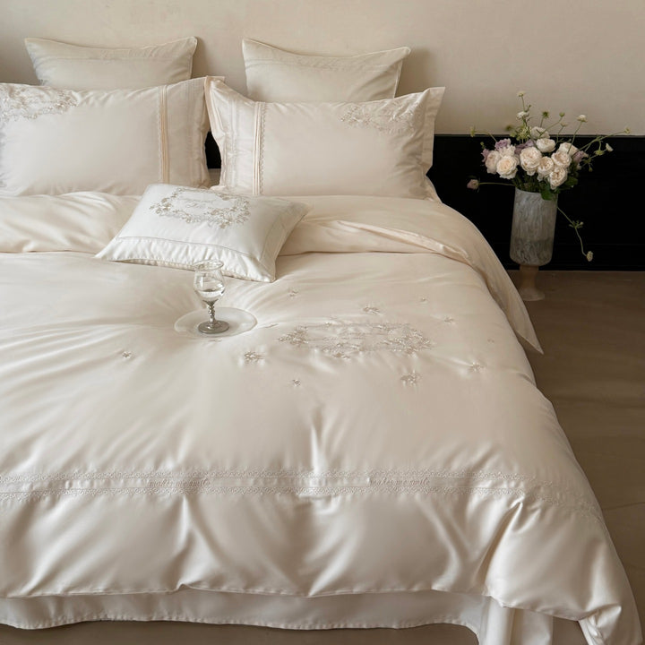 Bestickte Satin Bettdeckenbezug Set mit dekorativen Kissenbezügen