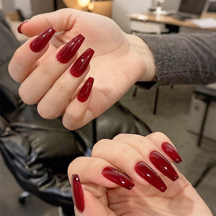 Kunstnagelset mit Glitzer- und Schneeflocken-Design Karnz
