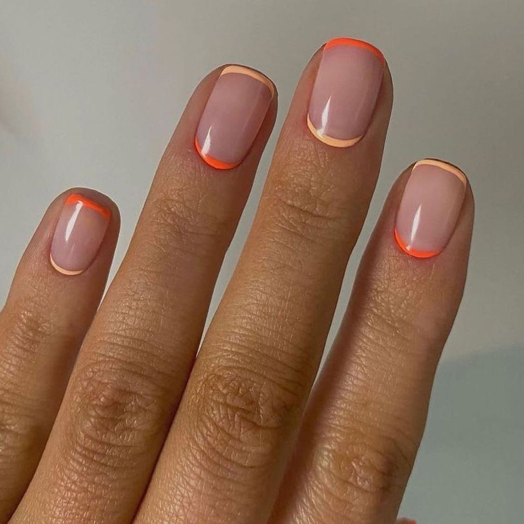 Elegante Nagelkunst mit leuchtenden Spitzen Karnz