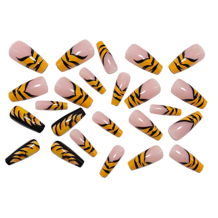 Kunstnagel mit Tiger Design Karnz