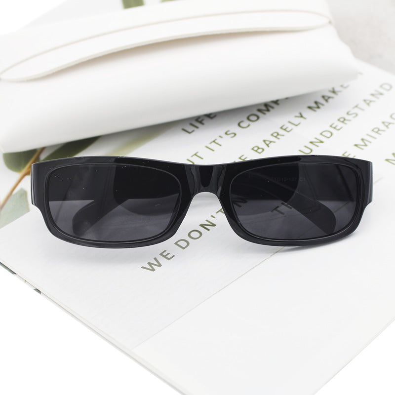 Damen modische Sonnenbrille im stylischen Rechteckdesign Karnz