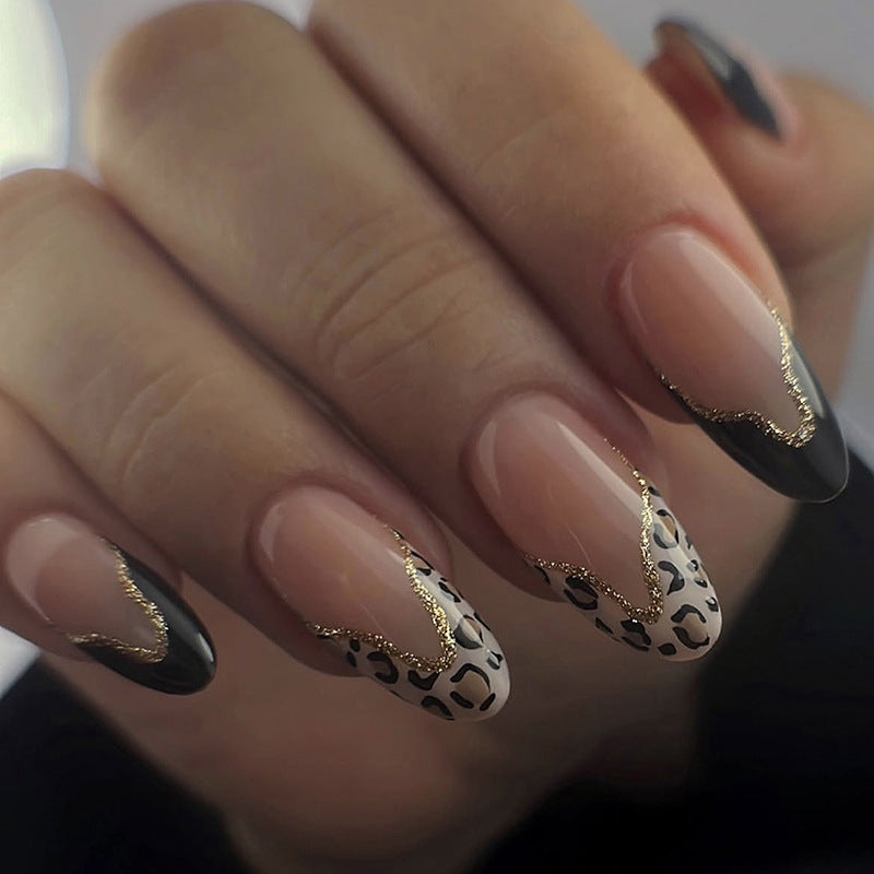 Stiletto Press-On-Nagelset mit kreativem Leoparden- und glänzenden schwarzen Akzenten Karnz