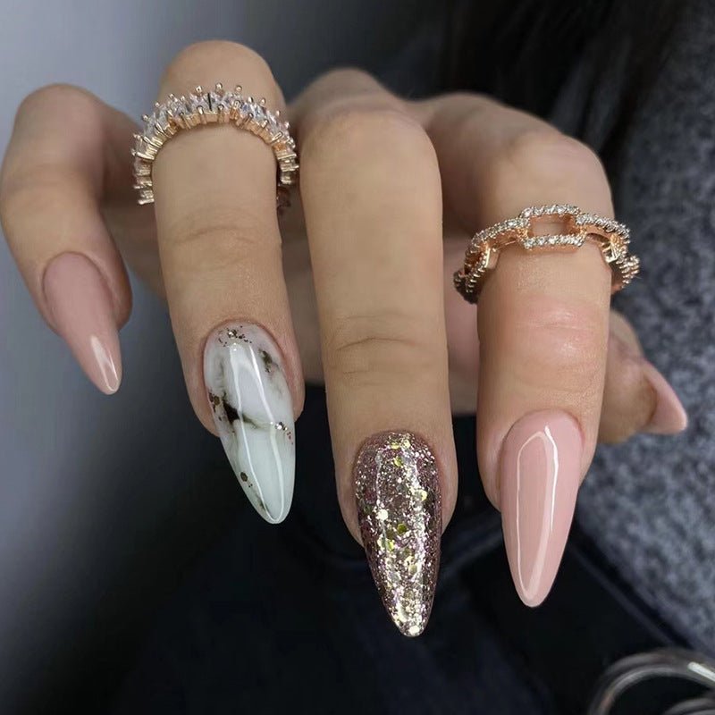Glamouröse künstliche Fingernägel