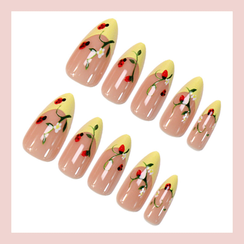 Kunstnagelset mit elegantem Farbverlauf und floralen Akzenten Karnz