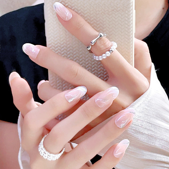 Elegantes Druck-Nagelset mit Strassdetails