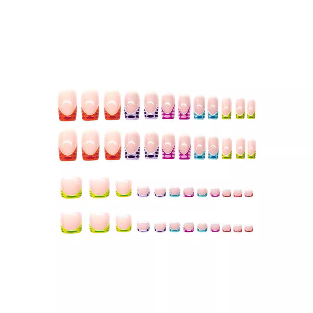 Bunte Künstlerische Nagelkunst Karnz