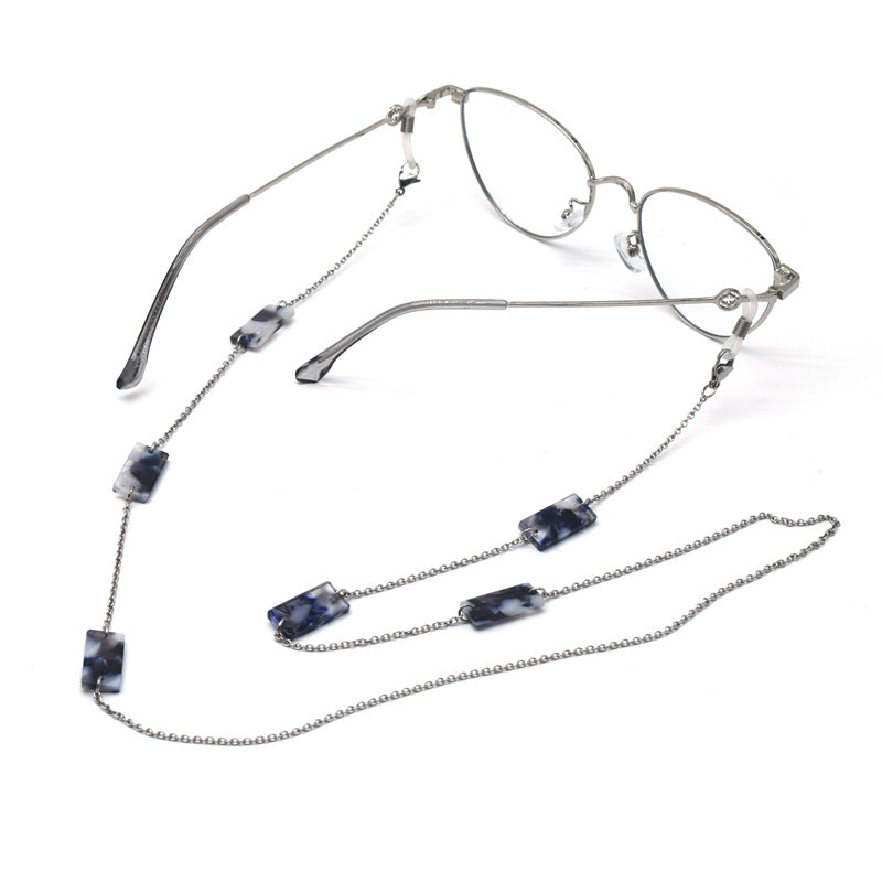 Elegante mit Perlen akzentuierte Brillenhalterkette Karnz