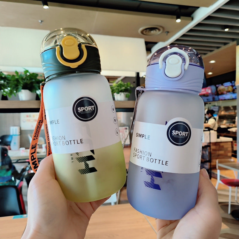 Damen Stylische Wasserflasche mit Tragelasche Karnz