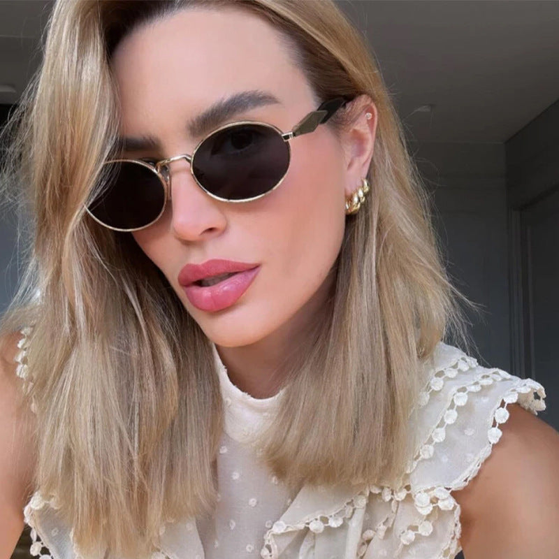 Damen Designer-Sonnenbrille mit hochwertigem runden Rahmen und schützendem UV-Filter Karnz
