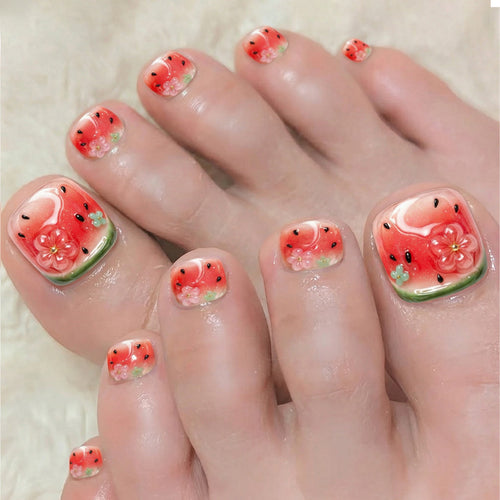 Kreatives Kunstnagelset mit fröhlichen Wassermelonenmotiven und zarten Blütenakzenten Karnz