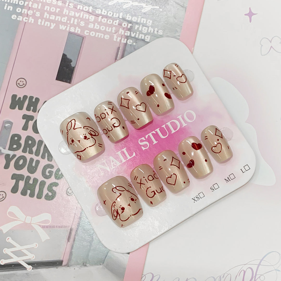 Kreative Nagelkunst mit liebevollen Motiven Karnz