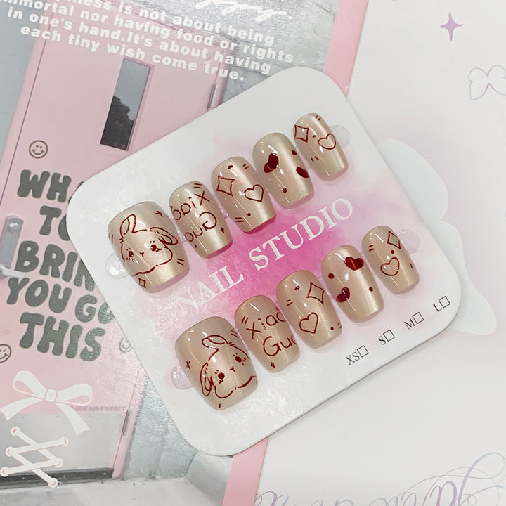 Kreative Nagelkunst mit liebevollen Motiven Karnz