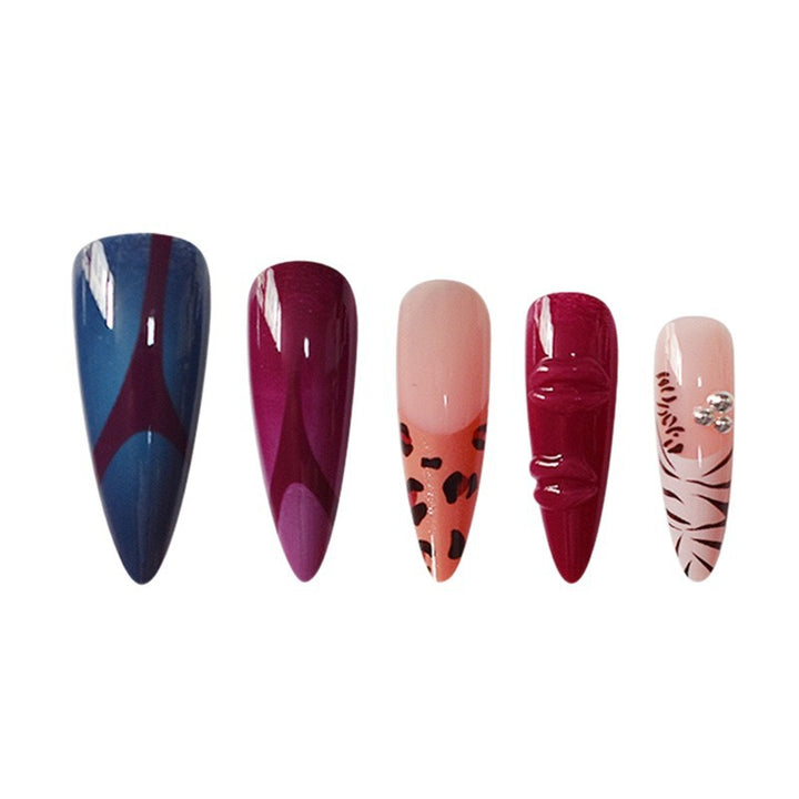 Künstlerisches Stiletto Press-On Nagelkunstset mit einzigartigen Mustern Karnz
