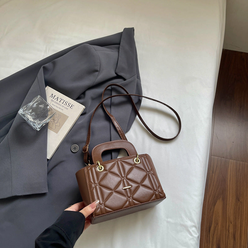Gepolsterte Mini-Handtasche mit dualen Trageoptionen