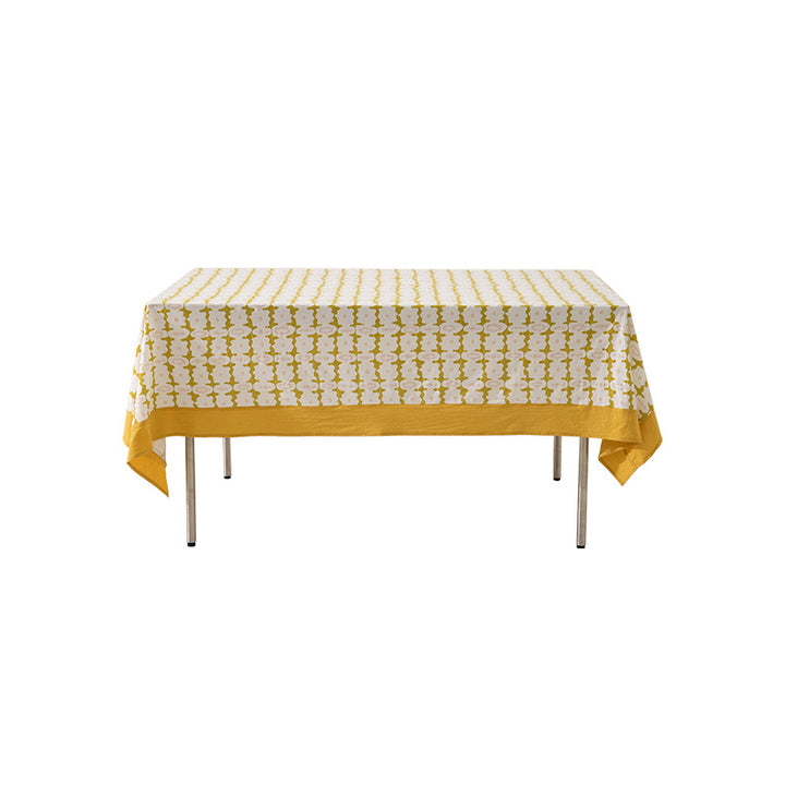 Baumwoll-Tischdecke mit grafischem Allover-Muster und kontrastierender Saumkante Karnz