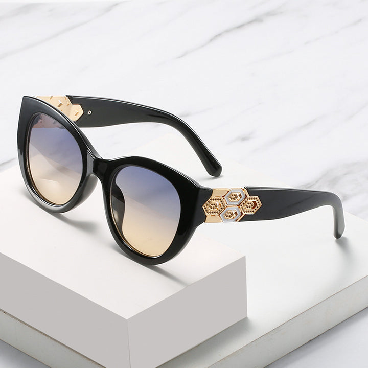 Modische Cat-Eye-Sonnenbrille mit dekorativen Akzenten Karnz