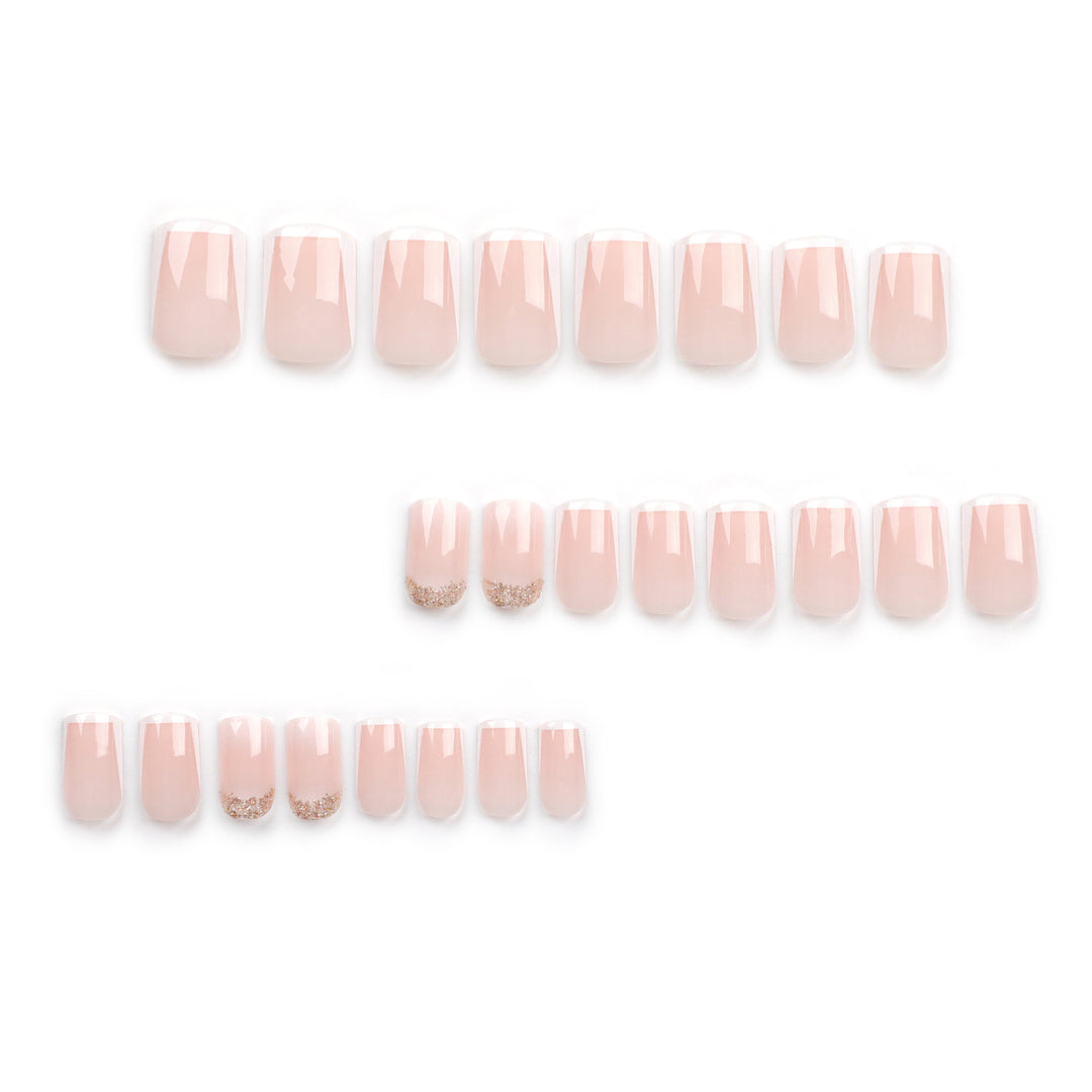 Kunstvolle Nagelverlängerungen mit französischem Design Karnz