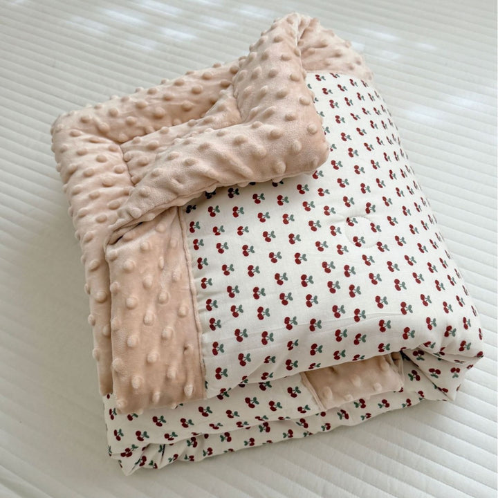 Wendbare Minky Dot Babydecke mit Baumwoll-Teddy-Druck und gestepptem Futter