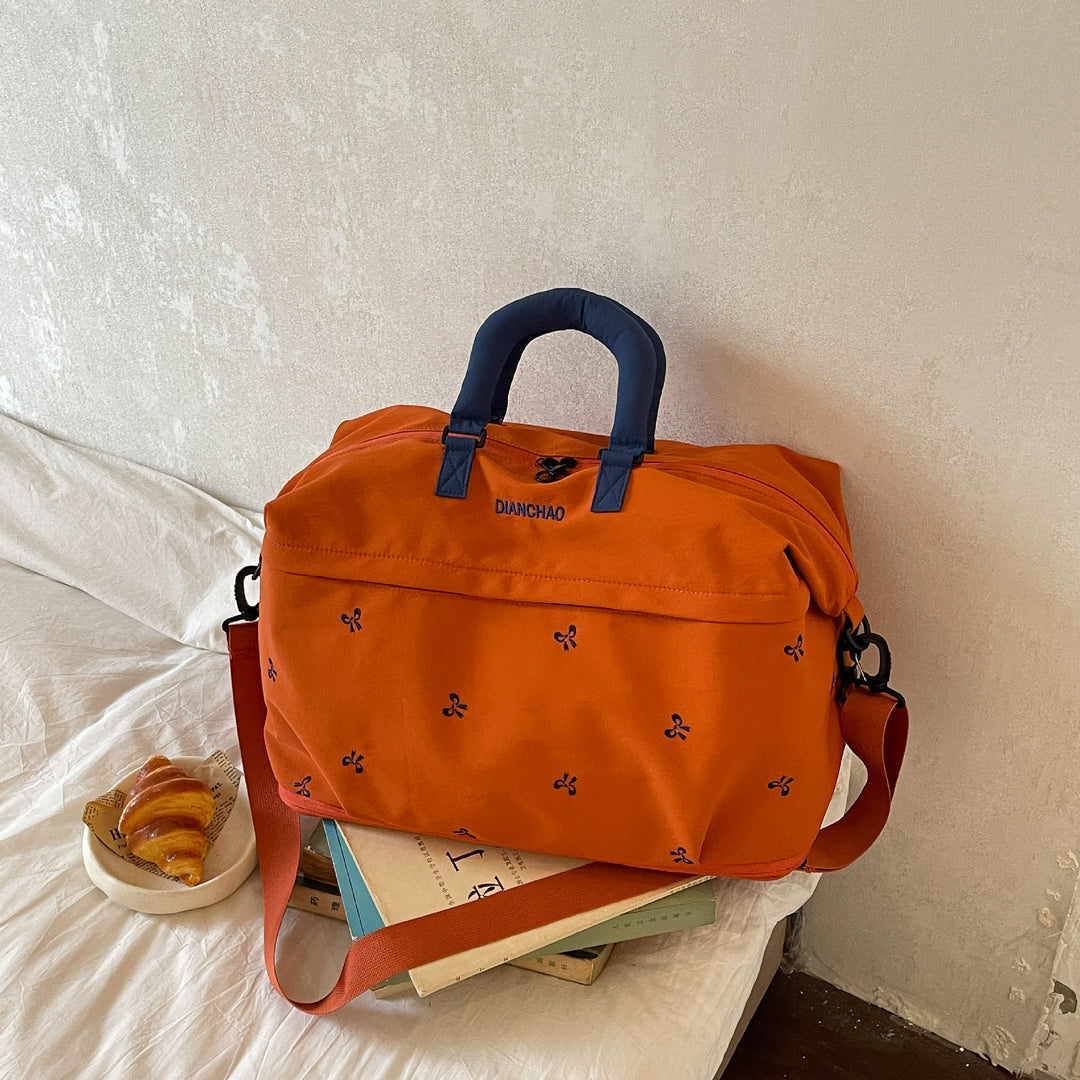 Stylische gestickte Reisetasche