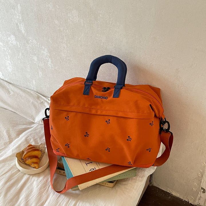 Stylische gestickte Reisetasche
