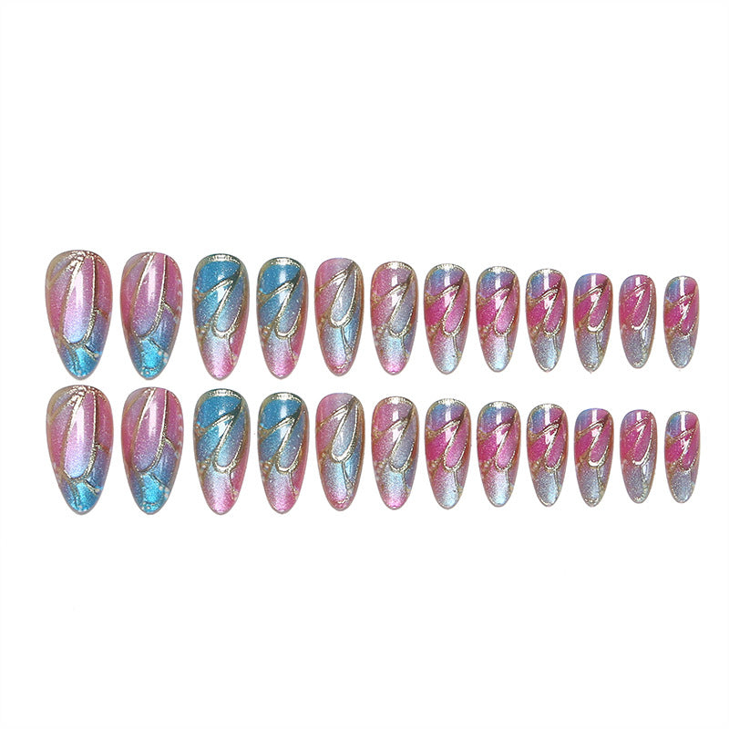 Kunstvolle Nagelspitzen mit holografischen Akzenten Karnz