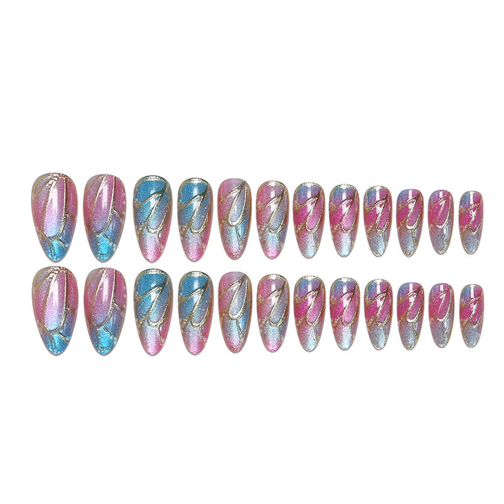 Kunstvolle Nagelspitzen mit holografischen Akzenten Karnz