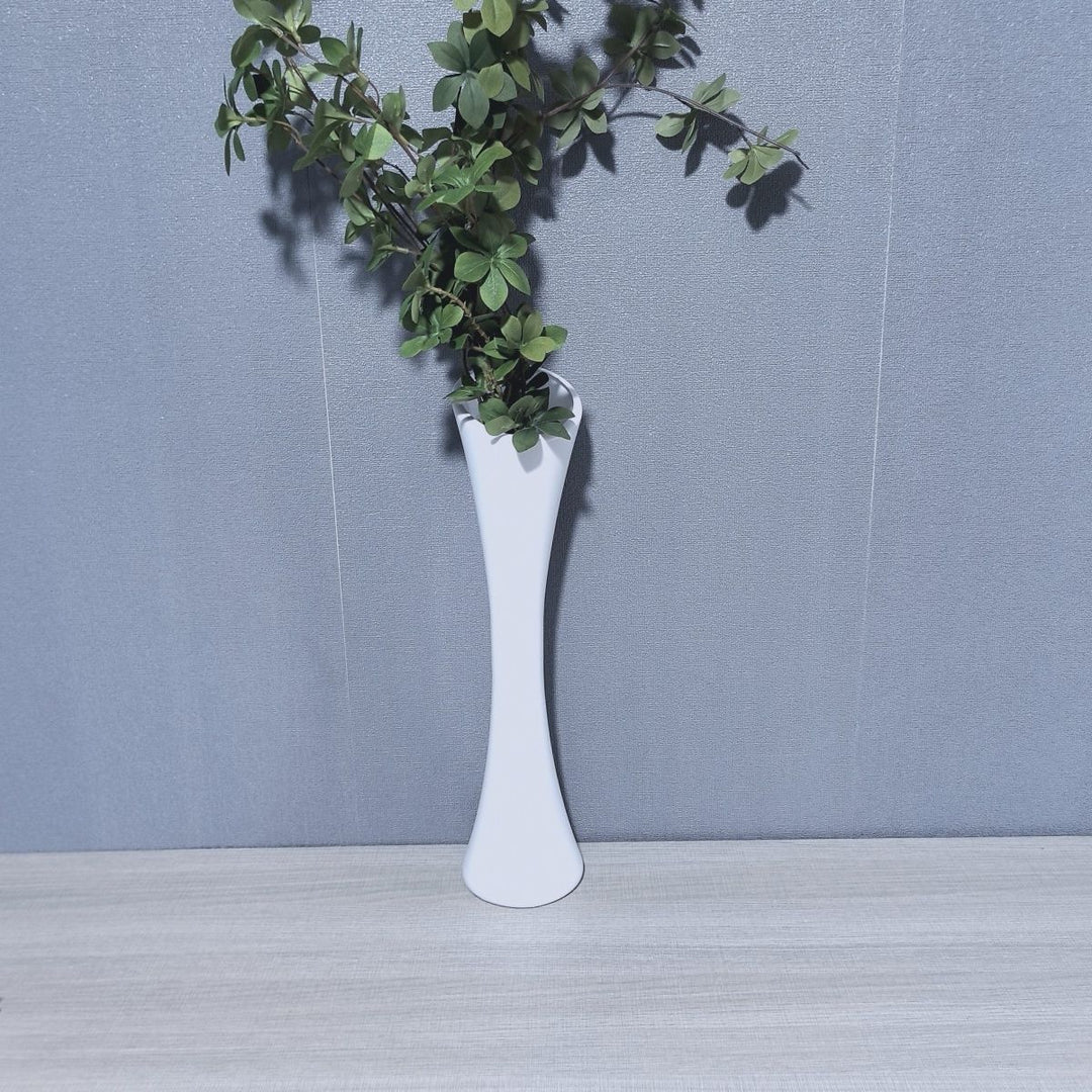 Elegante skulpturale Bodenvase Karnz