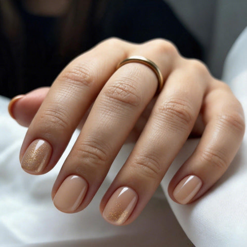 Elegante Kunstnägel mit Zartem Glitzer-Effekt Karnz