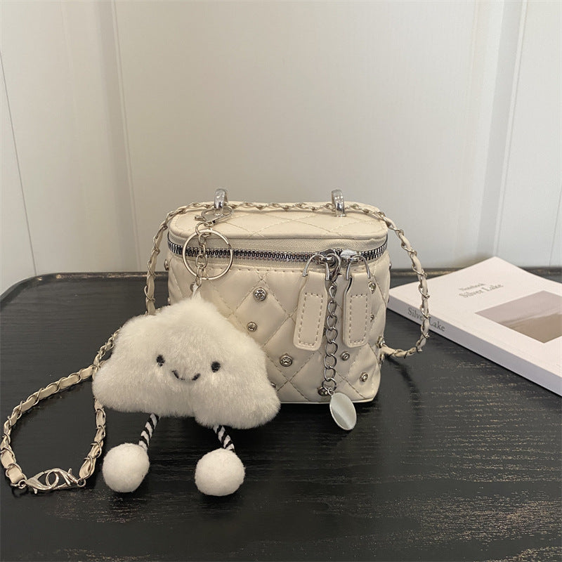 Gepufferte Mini-Handtasche mit Kettendetail