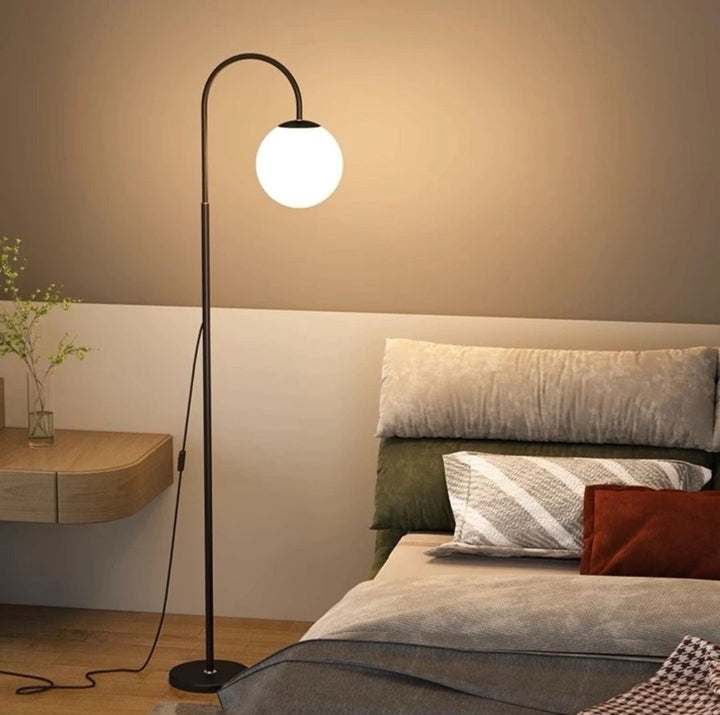 Minimalistische Globe Stehlampe