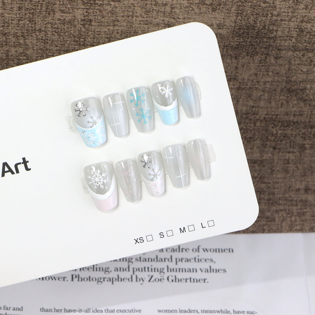Elegantes Schneeflocken-Design Press-On-Nagelset Karnz