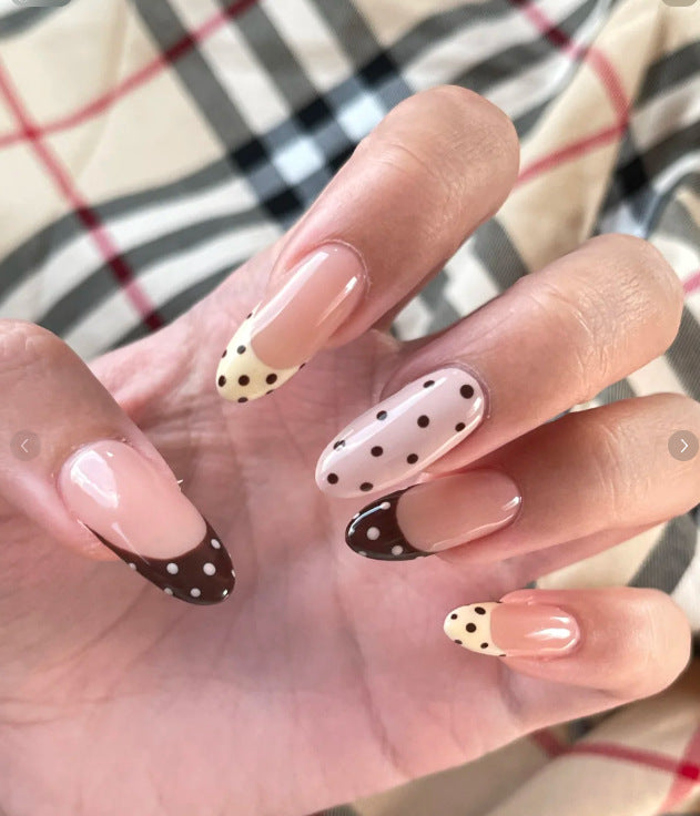 Künstlerisches Herzmuster Nagelkunstverlängerungen Karnz