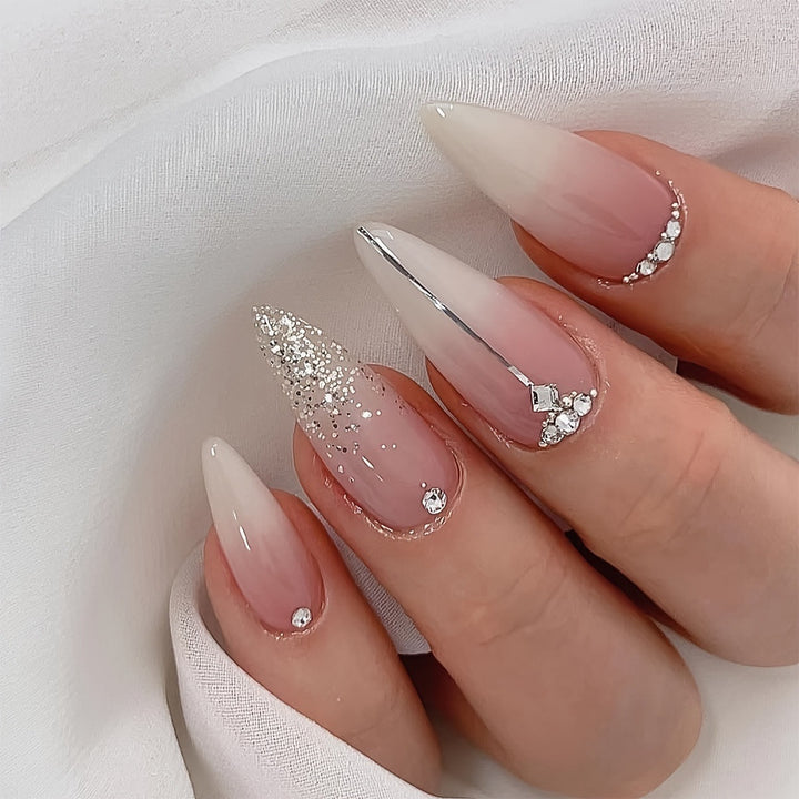 Elegante Nagelkunstverlängerungen Karnz