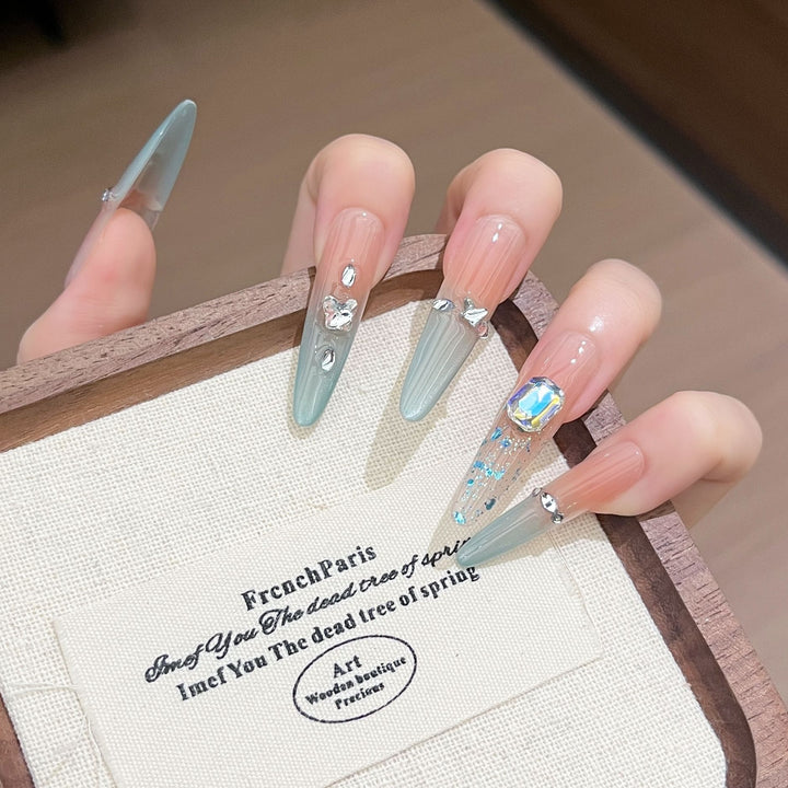 Künstlerisches, mit Strass verziertes Stiletto-Press-On-Nagelset Karnz