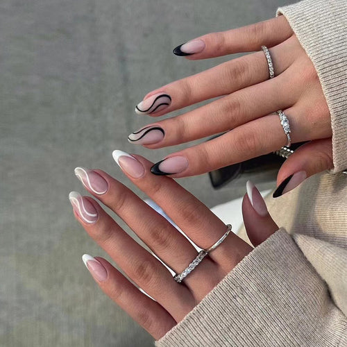 Elegante Künstliche Nagelkunst mit geschwungenen Designs und Akzenten Karnz