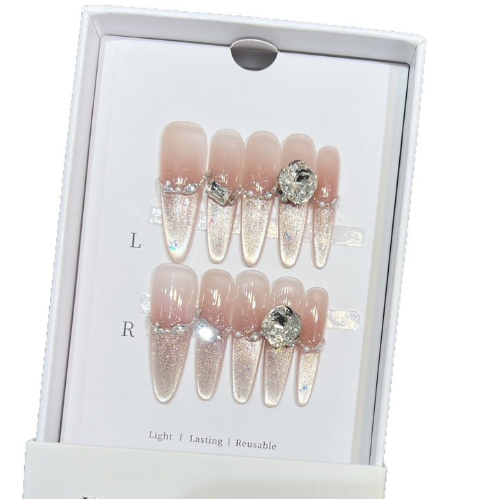 Dekorativer Stiletto Press-On Nagelkunstset mit Strassdetails Karnz